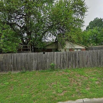 802 Woodhaven Ln, Grand Prairie, TX 75052