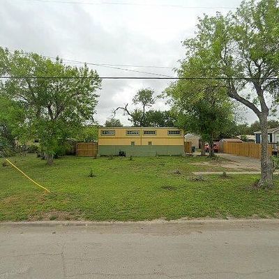 808 Wood Ave, Woodsboro, TX 78393