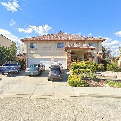 7323 Ojai Dr, Palmdale, CA 93551