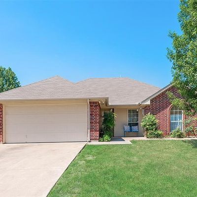 908 Herby Del Trl, Azle, TX 76020