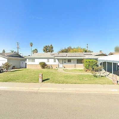 1090 Cypress Ln, Lemoore, CA 93245