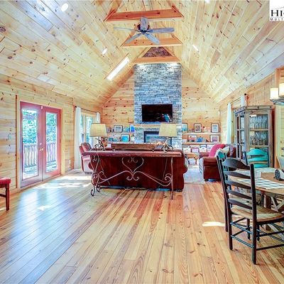 11 Cabin Cove Ln, Banner Elk, NC 28604