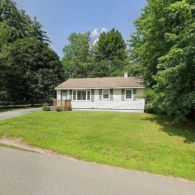 11 Manchester Ave, Derry, NH 03038