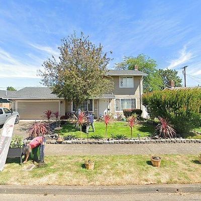 1152 Olympic St, Springfield, OR 97477