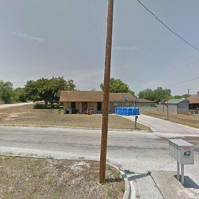 102 La Mesa Grande, Luling, TX 78648