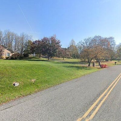 104 Fairway Dr, Carlisle, PA 17015