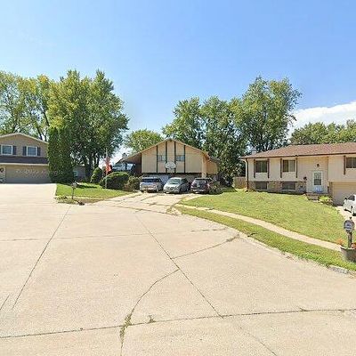 10641 Weir St, Omaha, NE 68127