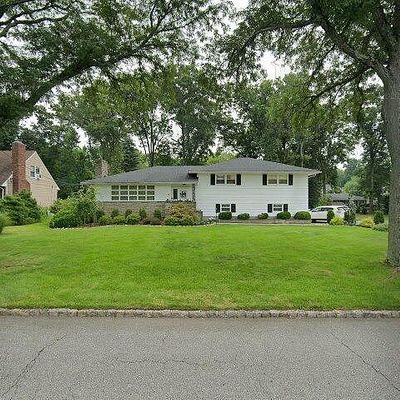 129 Hillcrest Dr, Clark, NJ 07066