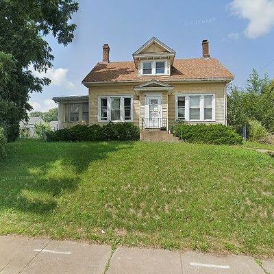 1332 N Division St, Davenport, IA 52804