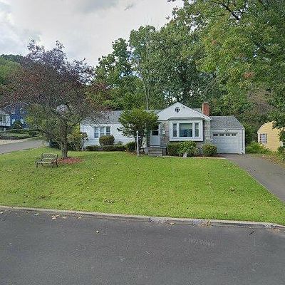 135 Englewood Dr, New Haven, CT 06515
