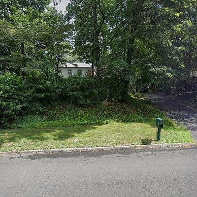 14 Twin Lakes Dr, Waterford, CT 06385