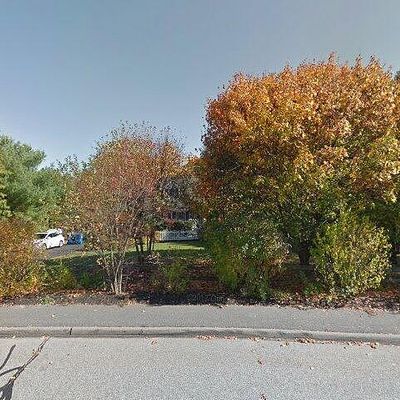 14 Woodland Rd, Uxbridge, MA 01569