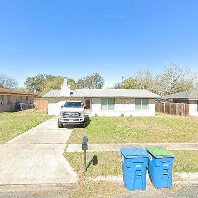 1411 Wren Ln, Beeville, TX 78102