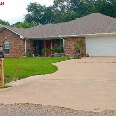 1604 Bassett Rd, Palestine, TX 75803