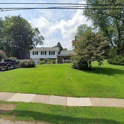 1610 Highpoint Ln, Aston, PA 19014