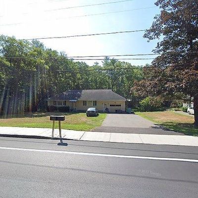 17 Hartford Ave N, Upton, MA 01568