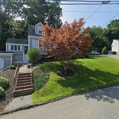 17 Hilltop Pkwy, Woburn, MA 01801