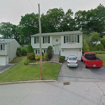 17 Lawnacre Dr, North Providence, RI 02911