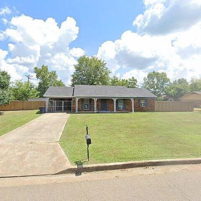 1702 Park Circle Dr, Clarksdale, MS 38614