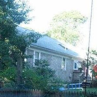 15 Frost Ln, Hyannis, MA 02601