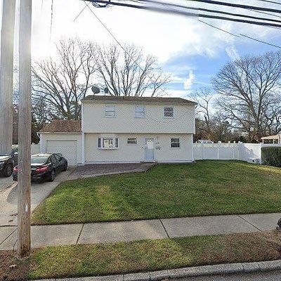 192 Jefferson Ave, Amityville, NY 11701