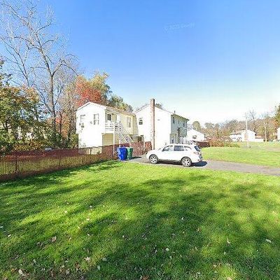 2 Sandra Dr, Bloomfield, CT 06002