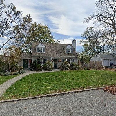 20 Sunrise Dr, Hawthorne, NJ 07506