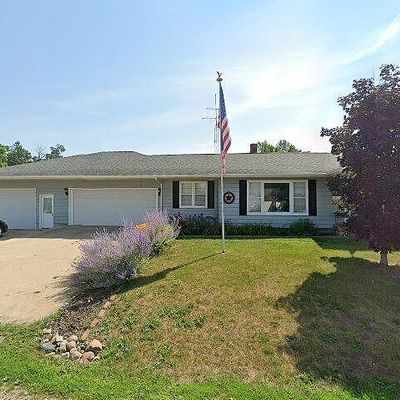 202 N Walnut St, Wyoming, IA 52362