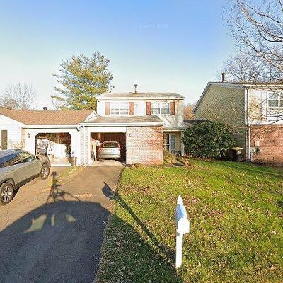 203 Commonwealth Dr, Newtown, PA 18940