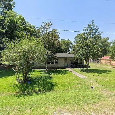 204 Live Oak St, Anahuac, TX 77514