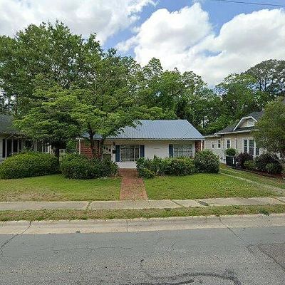 205 E Johnson St, Clinton, NC 28328