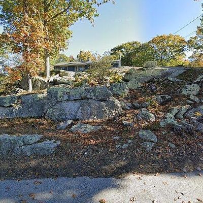 205 Niantic River Rd, Waterford, CT 06385