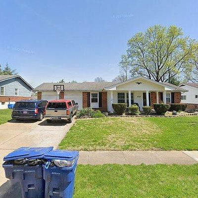 2060 Valencia Dr, Florissant, MO 63033