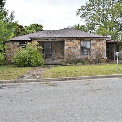 207 Wiggs Ln, Weatherford, TX 76086