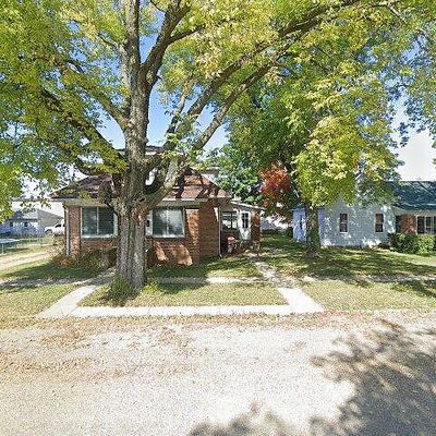 208 Jefferson St, Henry, IL 61537