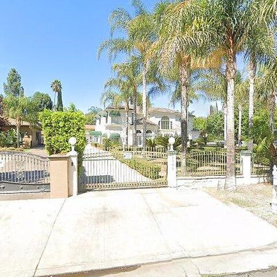 17381 Raymer St, Sherwood Forest, CA 91325