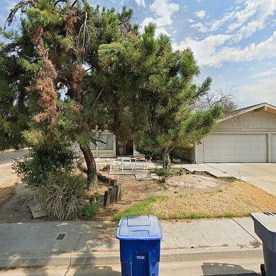 1805 Vartikian Ave, Clovis, CA 93611