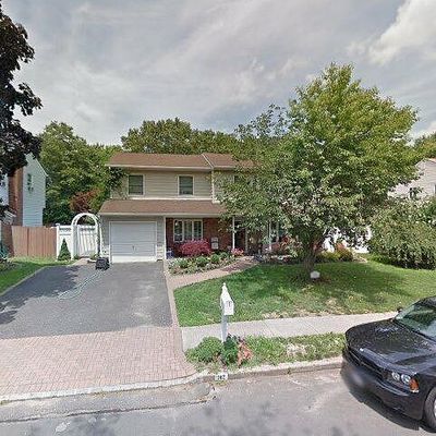 182 Gainsborough Rd, Holbrook, NY 11741