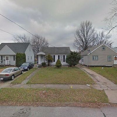 18305 Rockland Ave, Cleveland, OH 44135