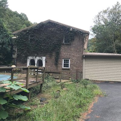 1839 Narrows Br, Hardy, KY 41531