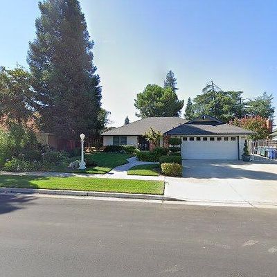 2296 Robinwood Ave, Clovis, CA 93611