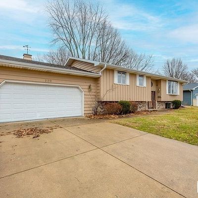 230 Cypress St, Pekin, IL 61554