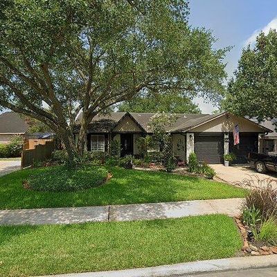 2316 Meadow Green Dr, Pearland, TX 77581