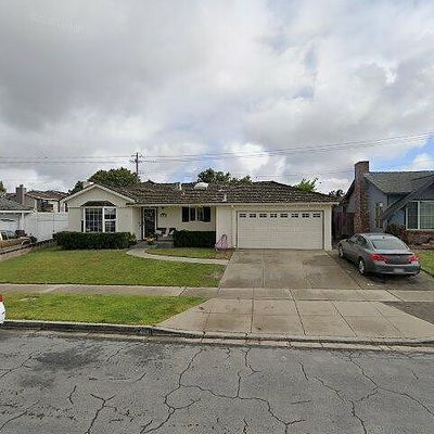 236 Columbine Dr, Salinas, CA 93906