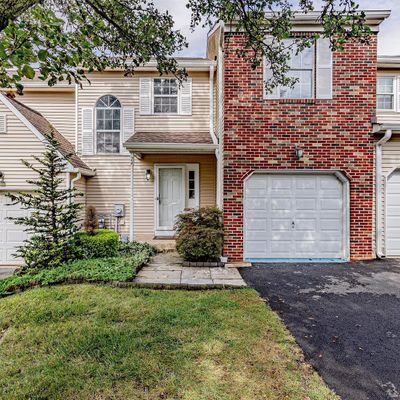 24 Pioneer Ct, Ewing, NJ 08628