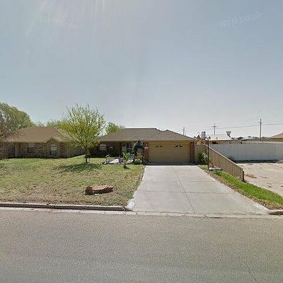 2406 Kermit St, Plainview, TX 79072