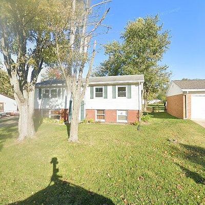 242 Briargate Rd, Washington, IL 61571