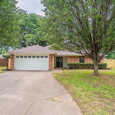 2502 Satinwood Ct, Arlington, TX 76001