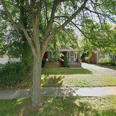 2091 Rossmoor Rd, Cleveland Heights, OH 44118