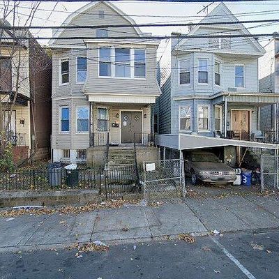 211 Bayview Ave, Jersey City, NJ 07305